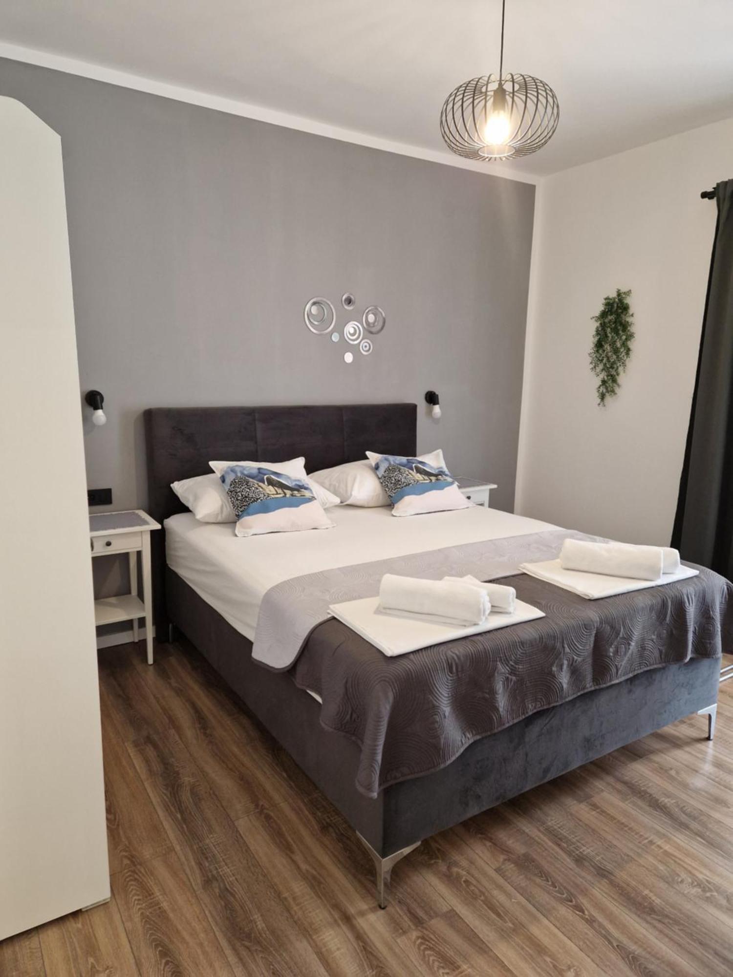 Apartments Jadranka ノヴァリャ エクステリア 写真